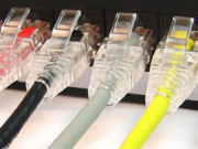 Liema fatturi jaffettwaw it-trażmissjoni tal-kejbils tal-Ethernet